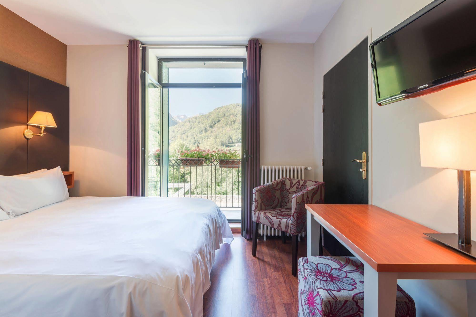 Logis Hotel La Breche De Roland Gèdre Zewnętrze zdjęcie